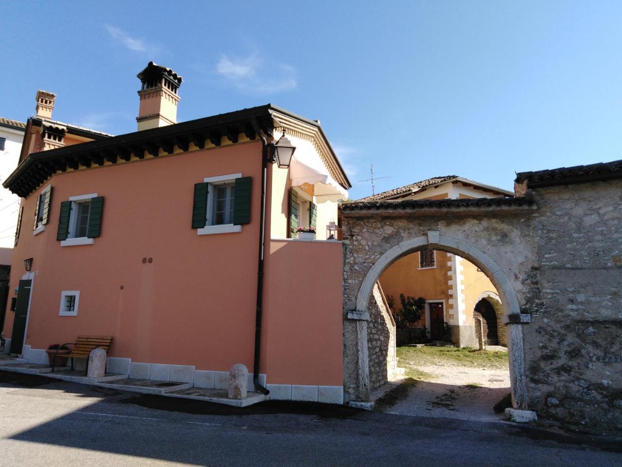 Apartamento Casa Del Capitello Caprino Veronese Exterior foto